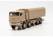 Lade das Bild in den Galerie-Viewer, Iveco Trakker 8x8 geschützt Pritschen-LKW sandbeige - Herpa 1:87
