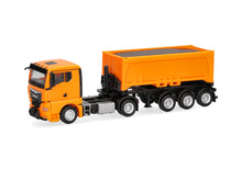 Lade das Bild in den Galerie-Viewer, MAN TGX GN Abraummulden-Sattelzug mit Ladegut, kommunalorange - Herpa 1:87
