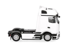 Lade das Bild in den Galerie-Viewer, Mercedes-Benz Actros L ProCabin Bigspace Zugmaschine 2achs, weiß - Herpa 1:87
