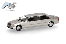 Lade das Bild in den Galerie-Viewer, MicroCity: Mercedes-Benz S600 Pullman, champagnergold - Herpa 1:87

