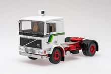 Lade das Bild in den Galerie-Viewer, Volvo F10, weiss/grün, 1983 - IXO 1:43

