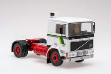 Lade das Bild in den Galerie-Viewer, Volvo F10, weiss/grün, 1983 - IXO 1:43
