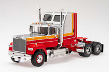 Lade das Bild in den Galerie-Viewer, Mack Superliner Magnum, silber/rot, 1985 - IXO 1:43
