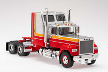 Lade das Bild in den Galerie-Viewer, Mack Superliner Magnum, silber/rot, 1985 - IXO 1:43
