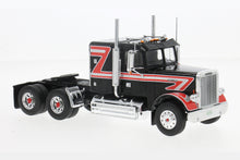 Lade das Bild in den Galerie-Viewer, Freightliner FLC 120 64 T, schwarz/rot, 1977 - IXO 1:43
