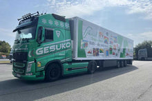 Lade das Bild in den Galerie-Viewer, Volvo FH04 Globetrotter mit Kühlauflieger Gesuko - Spendentruck Rüssel Truck Show - Tekno 1:50
