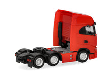 Lade das Bild in den Galerie-Viewer, Iveco S-Way MY24 Zugmaschine 3achs (6x2), rot - Herpa 1:87
