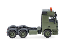 Lade das Bild in den Galerie-Viewer, Mercedes-Benz Actros L (96) MP1 Zugmaschine 3achs (6x4), olivgrün (Belgien) - Herpa 1:87
