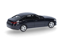 Lade das Bild in den Galerie-Viewer, Mercedes-Benz C-Klasse Limousine, dunkelblau - Herpa 1:87
