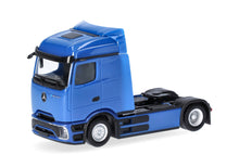 Lade das Bild in den Galerie-Viewer, Mercedes-Benz eActros 600 ProCabin Streamspace Zugmaschine 2achs, blau - Herpa 1:87
