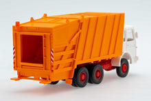 Lade das Bild in den Galerie-Viewer, Pressmüllwagen (MAN), weiß/kommunalorange - Wiking 1:87
