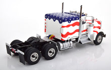 Lade das Bild in den Galerie-Viewer, Kenworth W900 Stars &amp; Stripes - Road Kings 1:18

