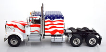 Lade das Bild in den Galerie-Viewer, Kenworth W900 Stars &amp; Stripes - Road Kings 1:18
