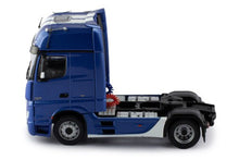 Lade das Bild in den Galerie-Viewer, Mercedes-Benz Actros MP4 blau - IXO 1:43
