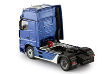Lade das Bild in den Galerie-Viewer, Mercedes-Benz Actros MP4 blau - IXO 1:43
