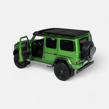 Lade das Bild in den Galerie-Viewer, Mercedes-AMG G 63 4x4² Offroad, hell green magno

