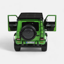 Lade das Bild in den Galerie-Viewer, Mercedes-AMG G 63 4x4² Offroad, hell green magno
