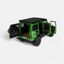 Lade das Bild in den Galerie-Viewer, Mercedes-AMG G 63 4x4² Offroad, hell green magno
