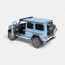 Lade das Bild in den Galerie-Viewer, Mercedes-AMG G 63 4x4² Standard vintage blau
