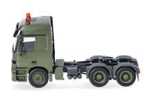 Lade das Bild in den Galerie-Viewer, Mercedes-Benz Actros L (96) MP1 Zugmaschine 3achs (6x4), olivgrün (Belgien) - Herpa 1:87
