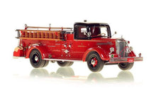 Lade das Bild in den Galerie-Viewer, CHICAGO Fire Dep. 1949 Mack L Coupe Cab - NZG 1:50
