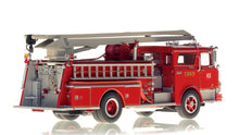 Lade das Bild in den Galerie-Viewer, FDNY 1970 MACK CF 54' Squrt - NZG 1:50
