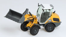 Lade das Bild in den Galerie-Viewer, Liebherr L504 Compact Radlader - NZG 1:18
