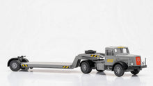 Lade das Bild in den Galerie-Viewer, Henschel Tiefladesattelzug Friderici – Wiking 1:87
