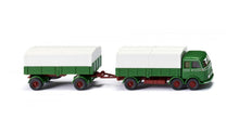 Lade das Bild in den Galerie-Viewer, Mercedes-Benz Pritschenhängerzug LP333 - grasgrün – Wiking 1:87
