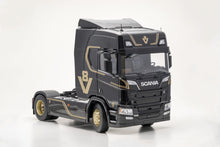Lade das Bild in den Galerie-Viewer, Scania R-Serie Topline schwarz 2019 - Premium ClassiXXs 1:18
