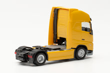 Lade das Bild in den Galerie-Viewer, Volvo FH GL. XL 2020 Zugmaschine maisgelb - Herpa 1:87
